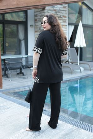 RENKTE BÜYÜK BEDEN TAŞLI LEOPAR DETAYLI TASARIM TAKIM