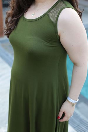 RENKTE BÜYÜK BEDEN FİLE DETAYLI HAKİ TASARIM ELBİSE