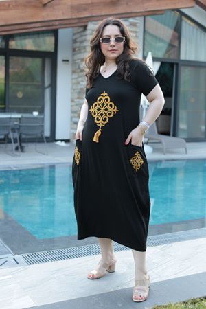 RENKTE BÜYÜK BEDEN NAKIŞLI TASARIM ELBİSE