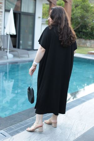 RENKTE BÜYÜK BEDEN NAKIŞLI TASARIM ELBİSE