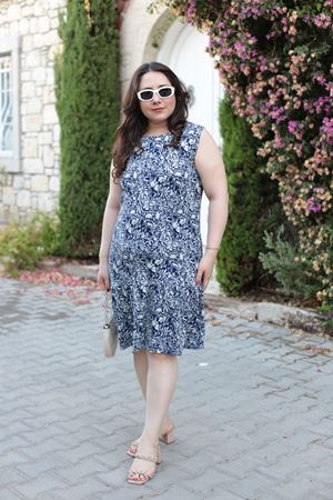 RENKTE DESENLİ BÜRÜMCÜK ELBİSE