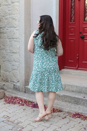 RENKTE DESENLİ BÜRÜMCÜK ELBİSE