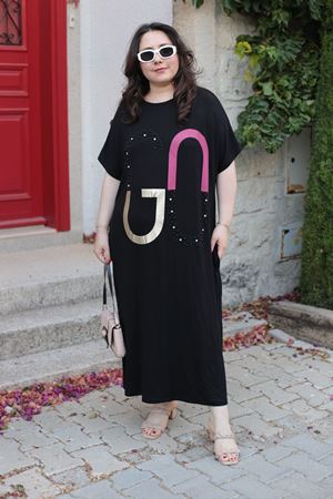 RENKTE BÜYÜK BEDEN ÖNÜ TAŞ İŞLEMELİ TASARIM ELBİSE