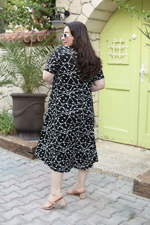 RENKTE BÜYÜK BEDEN ESNEK DESENLİ ELBİSE