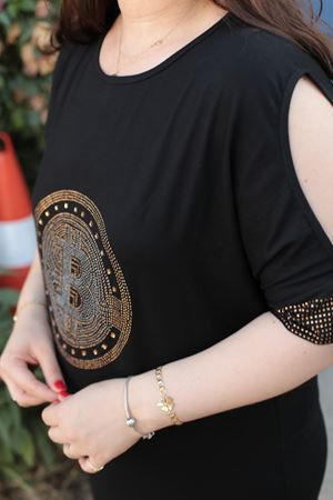 RENKTE BÜYÜK BEDEN YUVARLAK TAŞ DETAYLI ELBİSE