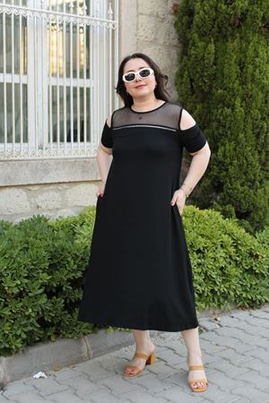 RENKTE BÜYÜK BEDEN FİLE VE TAŞ DETAYLI OMUZ AÇIK ELBİSE