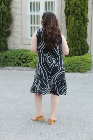 RENKTE BÜYÜK BEDEN DESENLI DOKUMA ELBİSE