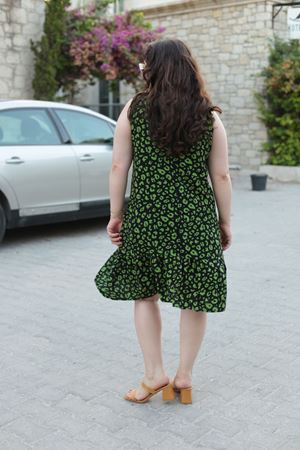 RENKTE BÜYÜK BEDEN DESENLI DOKUMA ELBİSE