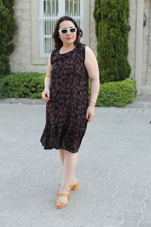 RENKTE BÜYÜK BEDEN DESENLI DOKUMA ELBİSE