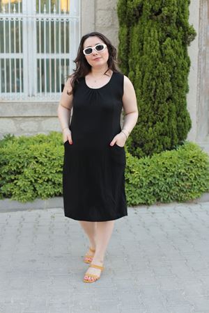 RENKTE BÜYÜK BEDEN SİYAH ELBİSE