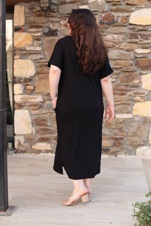 RENKTE BÜYÜK BEDEN SİYAH TAŞLI ELBİSE