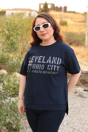 RENKTE BÜYÜK BEDEN BASKI DETAY İTHAL KUMAŞ LACİVERT TAKIM