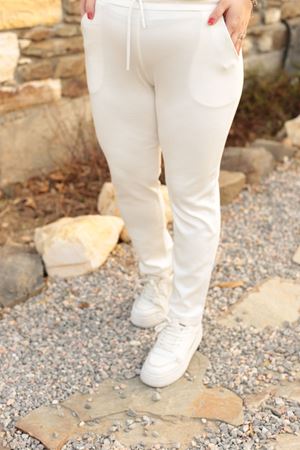 RENKTE BÜYÜK BEDEN BASKI DETAY İTHAL KUMAŞ KREM TAKIM