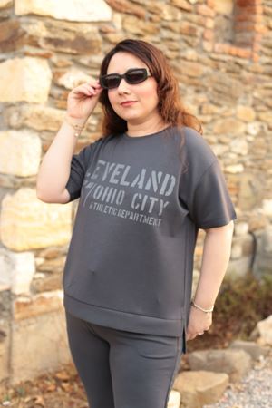 RENKTE BÜYÜK BEDEN BASKI DETAY İTHAL KUMAŞ ANTRASİT TAKIM