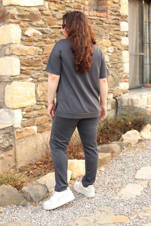 RENKTE BÜYÜK BEDEN BASKI DETAY İTHAL KUMAŞ ANTRASİT TAKIM