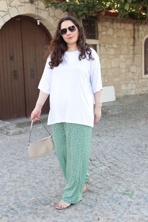 RENKTE ÖZEL ÜRETİM ALT DESENLİ ÜST BEYAZ BATTAL TAKIM