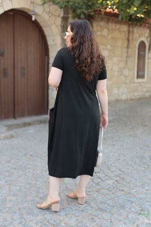 RENKTE BÜYÜK BEDEN OTANTİK TASARIM SİYAH ELBİSE