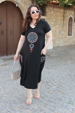 RENKTE BÜYÜK BEDEN OTANTİK TASARIM SİYAH ELBİSE