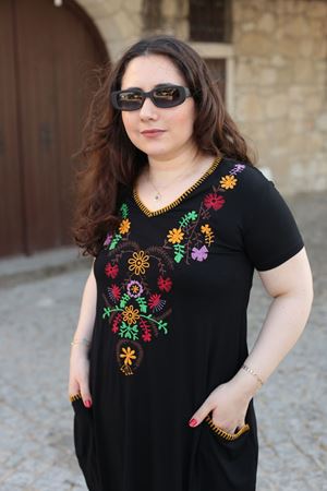 RENKTE BÜYÜK BEDEN OTANTİK NAKIŞLI TASARIM SİYAH ELBİSE