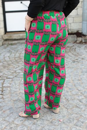 RENKTE ÖZEL ÜRETİM BATTAL DESENLİ OTANTİK PANTOLON