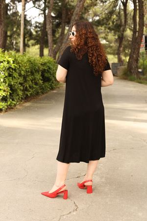 RENKTE BÜYÜK BEDEN OTANTİK YAKALI SİYAH ELBİSE