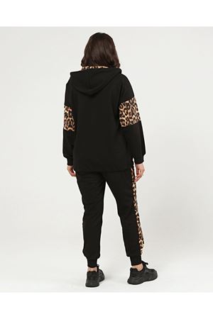 RENKTE BÜYÜK BEDEN LEOPAR DETAY EŞOFMAN TAKIMI