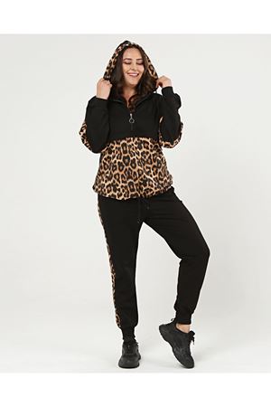 RENKTE BÜYÜK BEDEN LEOPAR DETAY EŞOFMAN TAKIMI