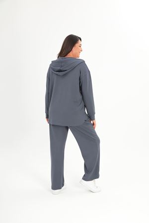 RENKTE BÜYÜK BEDEN CEPLİ FERMUALI FÜME EŞOFMAN TAKIMI