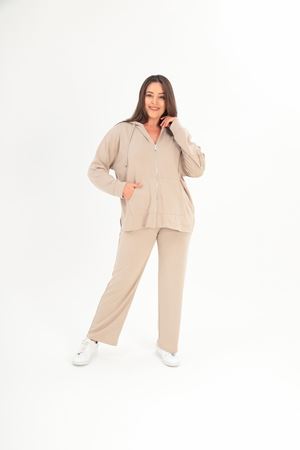 RENKTE BÜYÜK BEDEN CEPLİ FERMUALI KREM EŞOFMAN TAKIMI