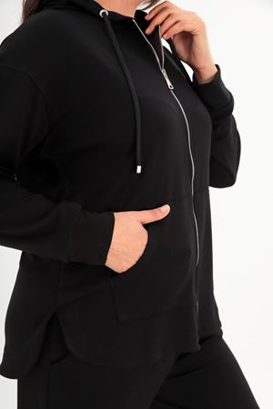 RENKTE BÜYÜK BEDEN CEPLİ FERMUALI SİYAH EŞOFMAN TAKIMI