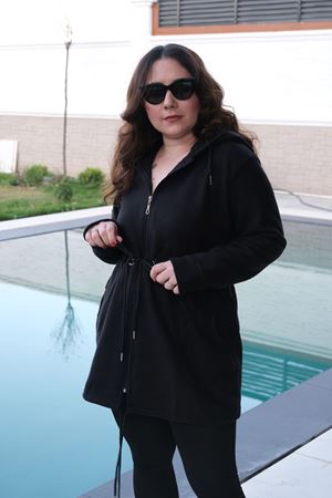 RENKTE BÜYÜK BEDEN BELİ İPLİ SİYAH POLAR CEKET