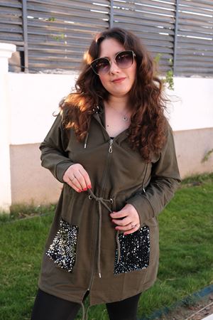 RENKTE BÜYÜK BEDEN İPLİ KAPŞONLU PULLU HAKİ CEKET