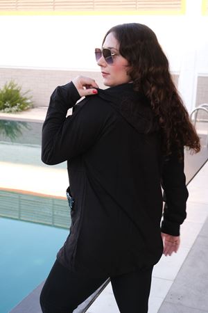 RENKTE BÜYÜK BEDEN CEP KAPAKLARI PULLU SİYAH CEKET