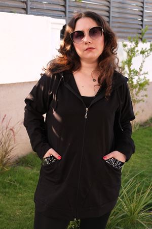 RENKTE BÜYÜK BEDEN CEBİ PULLU SİYAH CEKET