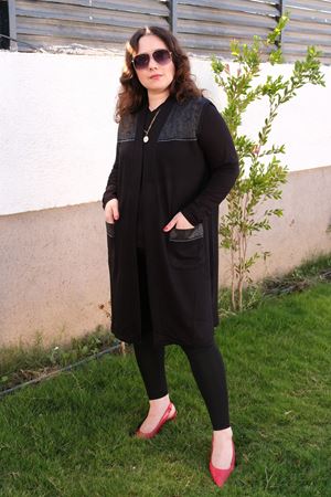 RENKTE BÜYÜK BEDEN TAŞ DETAY SİYAH ESNEK YELEK