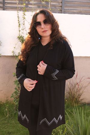 RENKTE BÜYÜK BEDEN TAŞ DETAY SİYAH CEKET