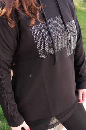 RENKTE BÜYÜK BEDEN KOLU FİLELİ TAŞLI SİYAH SWEAT