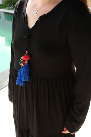 RENKTE BÜYÜK BEDEN PÜSKÜL DETAY ELBİSE