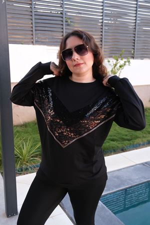 RENKTE BÜYÜK BEDEN LEOPAR TAŞLI DERİLİ SİYAH SWEAT