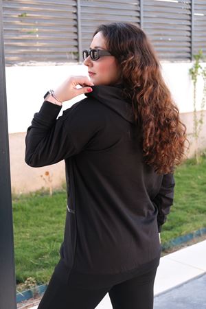 RENKTE BÜYÜK BEDEN TAŞLI DERİLİ SİYAH SWEAT