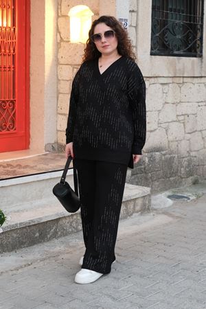 RENKTE BÜYÜK BEDEN TAŞ İŞLEMELİ V YAKA EŞOFMAN TAKIMI