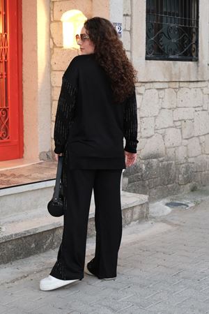 RENKTE BÜYÜK BEDEN TAŞ İŞLEMELİ V YAKA EŞOFMAN TAKIMI