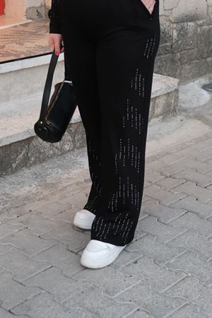 RENKTE BÜYÜK BEDEN TAŞ İŞLEMELİ V YAKA EŞOFMAN TAKIMI