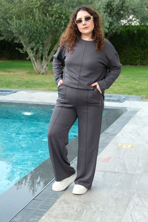 RENKTE BÜYÜK BEDEN ÇIMALI FÜME EŞOFMAN TAKIMI