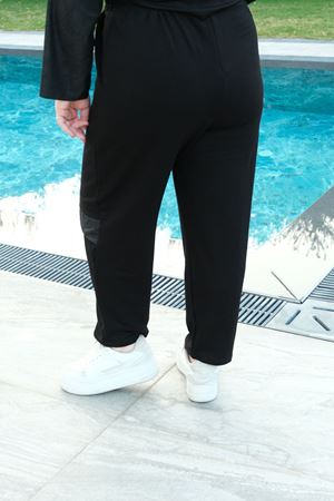 RENKTE BÜYÜK BEDEN CEBİ ZİNCİRLİ SİYAH PANTOLON