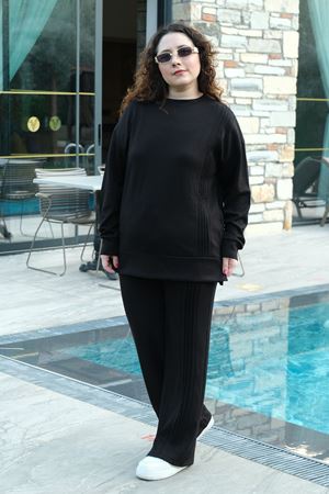 RENKTE BÜYÜK BEDEN BİYELİ SİYAH EŞOFMAN TAKIMI