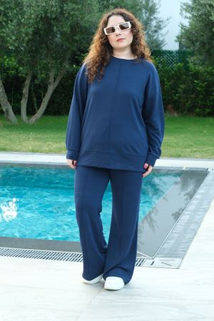 RENKTE BÜYÜK BEDEN BİYE DETAYLI LACİVERT EŞOFMAN TAKIMI