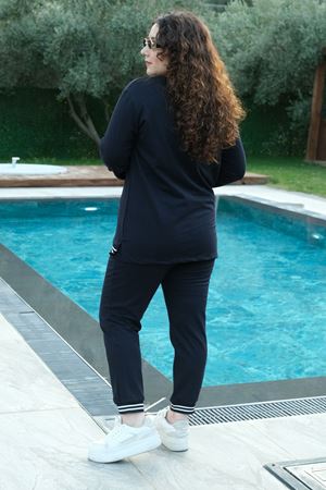 RENKTE BÜYÜK BEDEN ŞERİT DETAY LACİVERT TAKIM