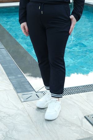 RENKTE BÜYÜK BEDEN ŞERİT DETAY LACİVERT TAKIM