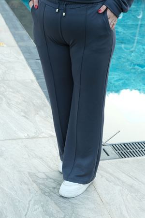 RENKTE BÜYÜK BEDEN BİYE DETAYLI FÜME EŞOFMAN TAKIMI